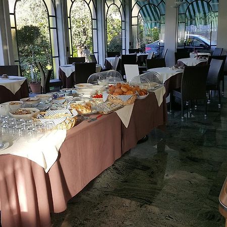 Hotel La Villa กราเวโดนา ภายนอก รูปภาพ