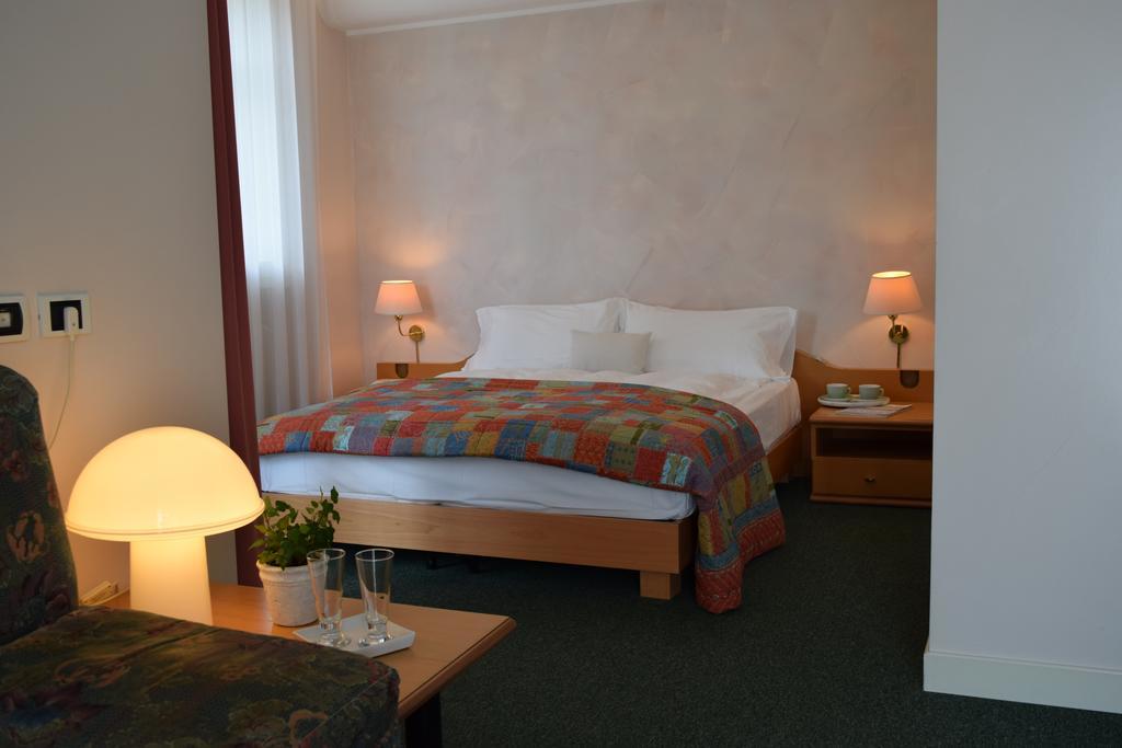 Hotel La Villa กราเวโดนา ภายนอก รูปภาพ