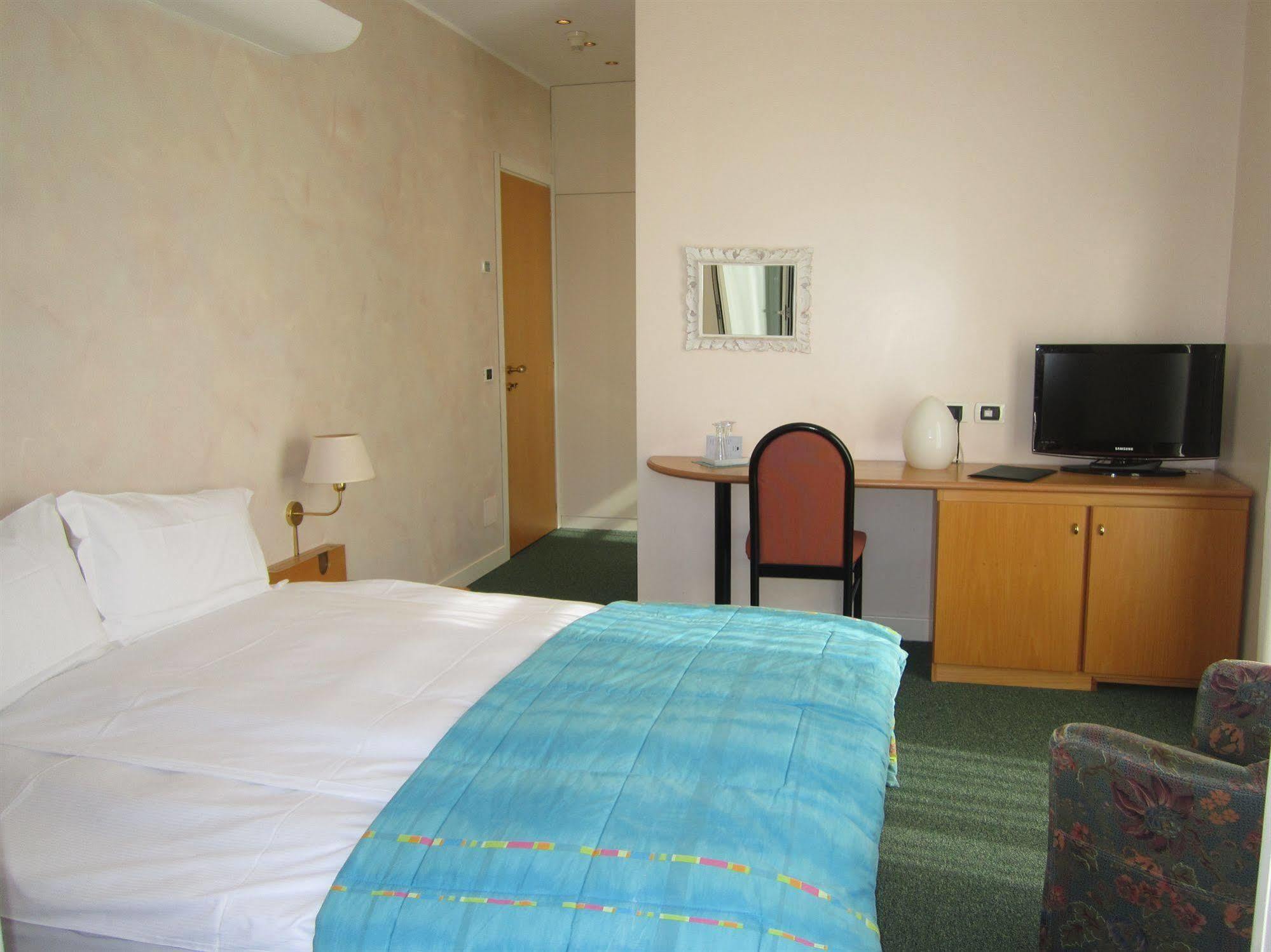 Hotel La Villa กราเวโดนา ภายนอก รูปภาพ