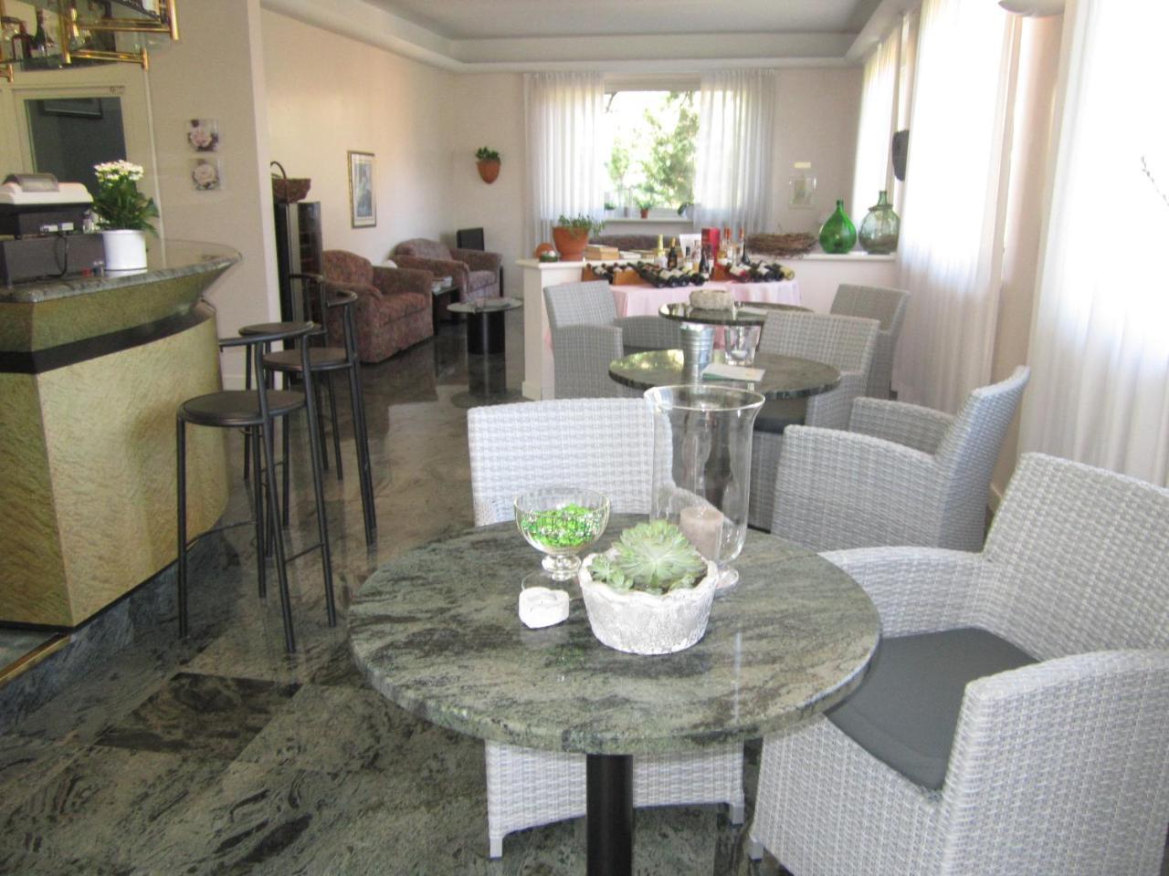 Hotel La Villa กราเวโดนา ภายนอก รูปภาพ